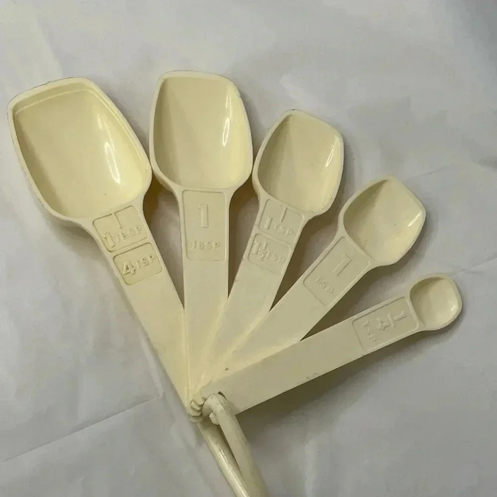 Vintage Tupperware Almond Colored Measuring Spoons